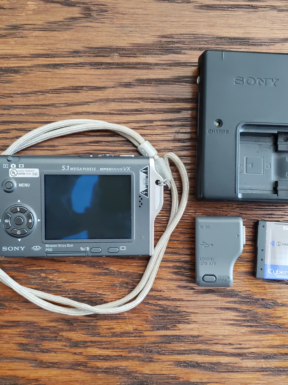 Sony Cyber-shot DSC-T7 Bundle — Fully Tested & Working (With Accessories)